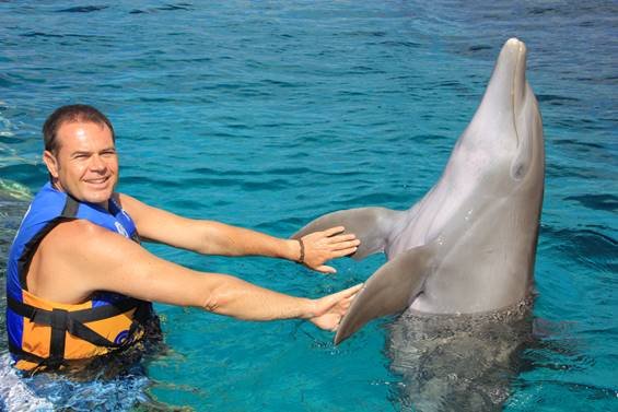 CANCUN-RIVIERA-MAYA-Dolphin-swim-Cancun