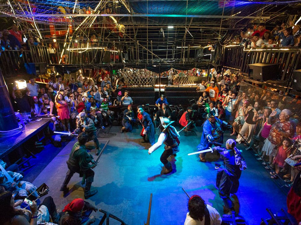 Capitan Hook Tour Dinner - Open Bar & Show - Imagen 9